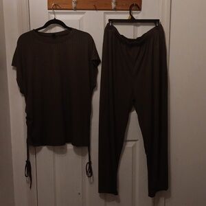 Brand new Emery Rose 2 piece set Sz 0X Olive Green